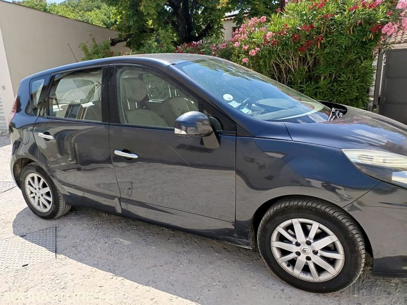 RENAULT SCENIC - 2009 - 154900KMS - Voiture: photos 2 RENAULT SCENIC - 2009 - 154900KMS - Voiture: photos 2