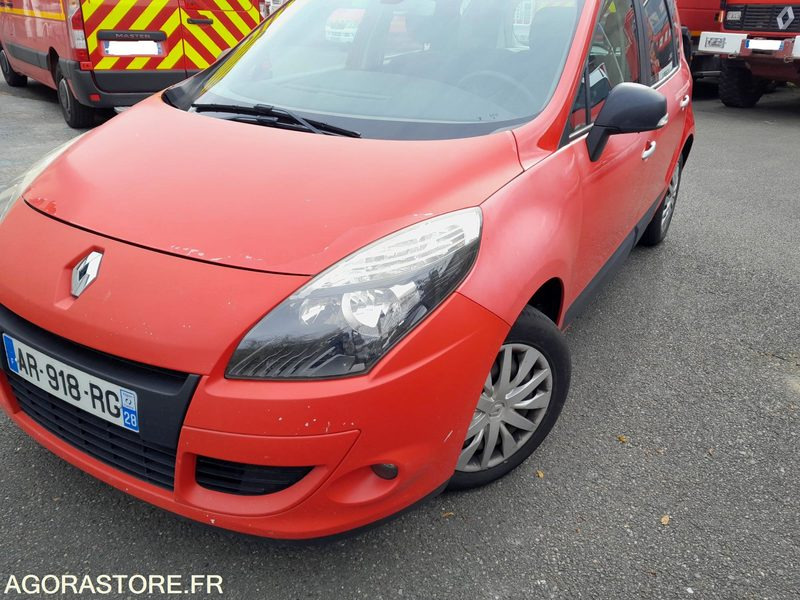 RENAULT SCENIC - Voiture: photos 2 RENAULT SCENIC - Voiture: photos 2