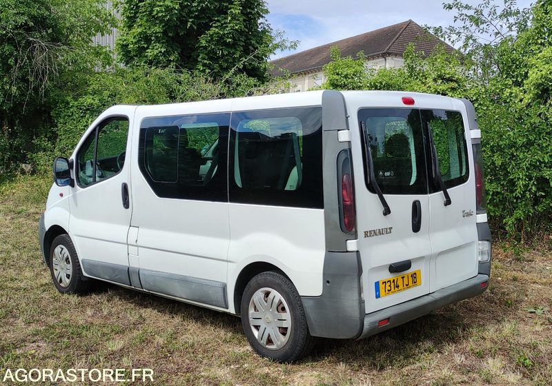 RENAULT TRAFIC II - Minibus, Transport de personnes: photos 1 RENAULT TRAFIC II - Minibus, Transport de personnes: photos 1