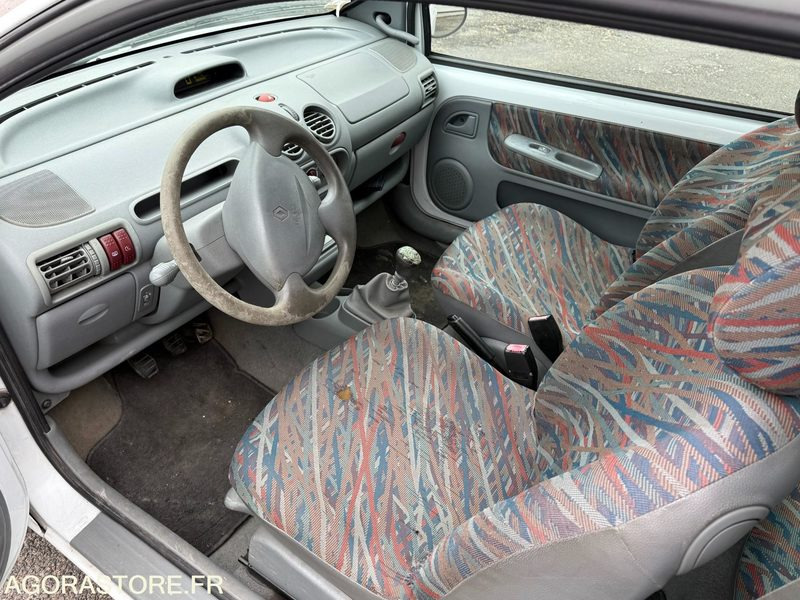 RENAULT TWINGO - 2002 - 158000KM - Voiture: photos 5 RENAULT TWINGO - 2002 - 158000KM - Voiture: photos 5