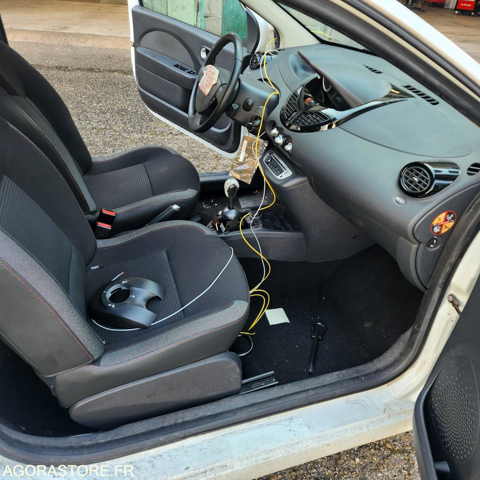 RENAULT TWINGO - Voiture: photos 5 RENAULT TWINGO - Voiture: photos 5