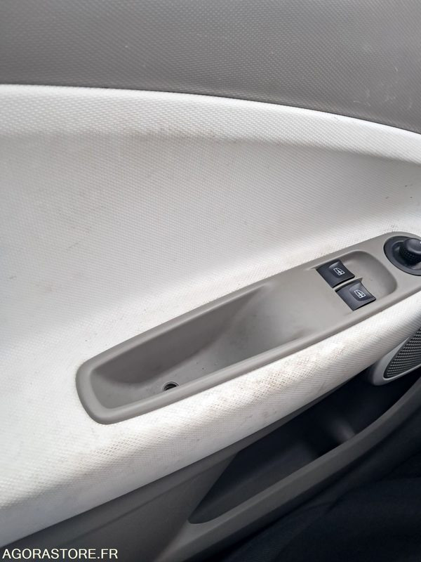 Renault ZOE EM-365-YT - Voiture: photos 5 Renault ZOE EM-365-YT - Voiture: photos 5