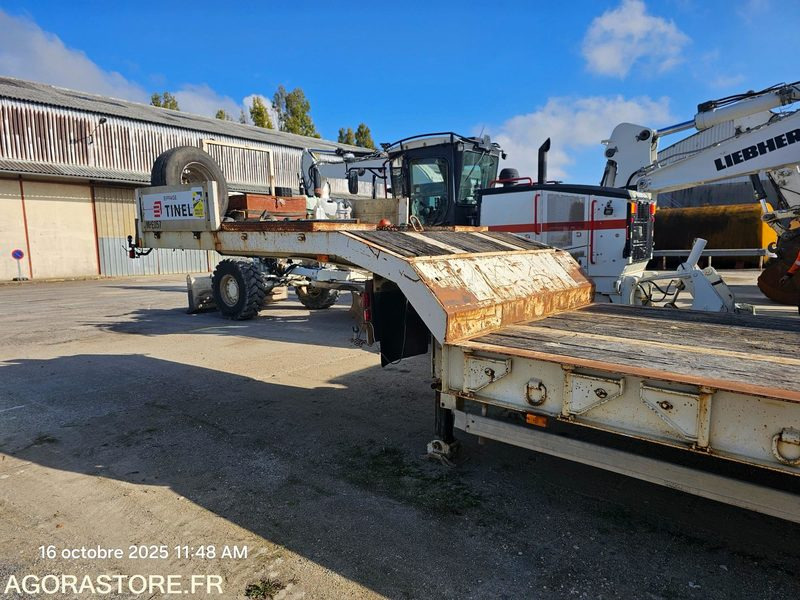 SEMI-REMORQUE PORTE ENGIN KAISER - 2001 - 128CLW77 (MPE057) - Remorque porte-engin surbaissée: photos 1 SEMI-REMORQUE PORTE ENGIN KAISER - 2001 - 128CLW77 (MPE057) - Remorque porte-engin surbaissée: photos 1