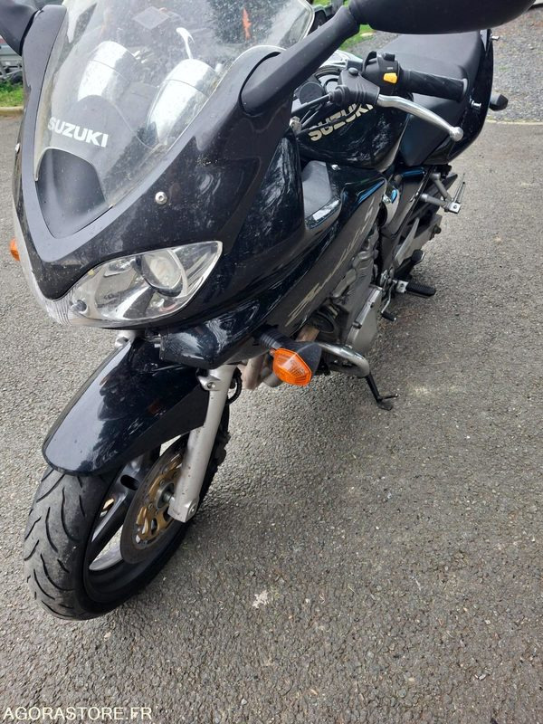 SUZUKI-600-BANDIT-S-2000-A2 - Motocyclette: photos 4 SUZUKI-600-BANDIT-S-2000-A2 - Motocyclette: photos 4