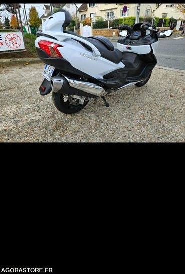 SUZUKI BURGMAN 650 CM3 EXECUTIVE - 2017 - 22 500km - Motocyclette: photos 5 SUZUKI BURGMAN 650 CM3 EXECUTIVE - 2017 - 22 500km - Motocyclette: photos 5
