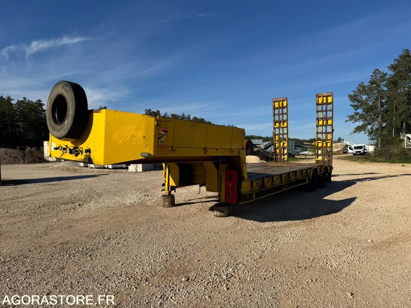 Semi-remorque ACTM - 1988 - Remorque porte-engin surbaissée: photos 1 Semi-remorque ACTM - 1988 - Remorque porte-engin surbaissée: photos 1