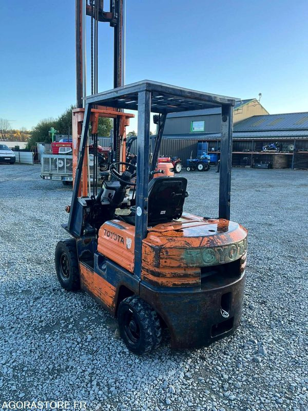 TOYOTA chariot levée libre TOYOTA 025FD18 Diesel - Chariot élévateur diesel: photos 5 TOYOTA chariot levée libre TOYOTA 025FD18 Diesel - Chariot élévateur diesel: photos 5