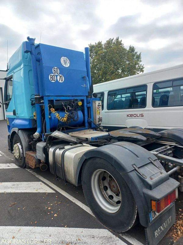 TRACTEUR RENAULT TRUCKS AVEC POMPE DK258VR (vente uniquement export) - Tracteur routier: photos 2 TRACTEUR RENAULT TRUCKS AVEC POMPE DK258VR (vente uniquement export) - Tracteur routier: photos 2