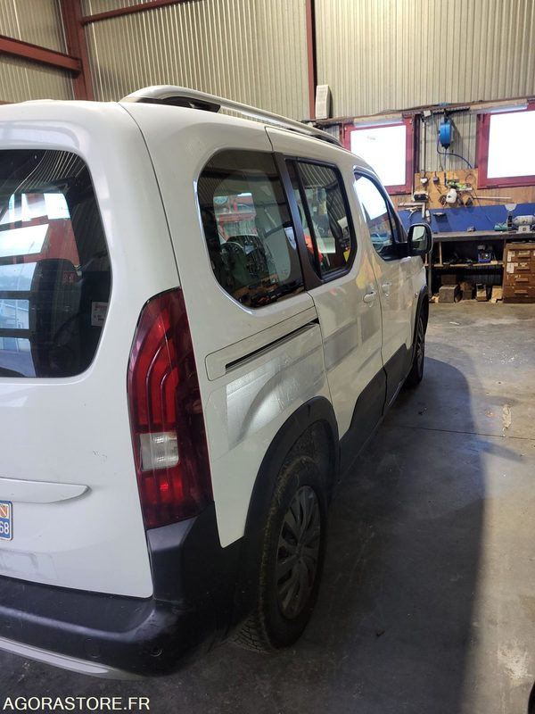 VEHICULE - Voiture: photos 3 VEHICULE - Voiture: photos 3