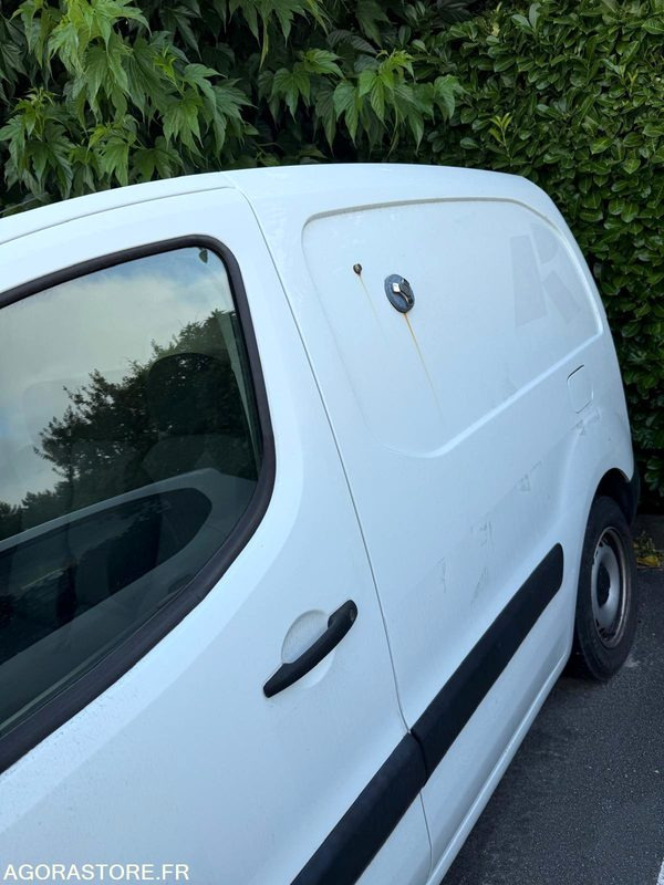 Utilitaire Peugeot Partner 28/07/2017 - 183333 kms - Véhicule utilitaire: photos 3 Utilitaire Peugeot Partner 28/07/2017 - 183333 kms - Véhicule utilitaire: photos 3