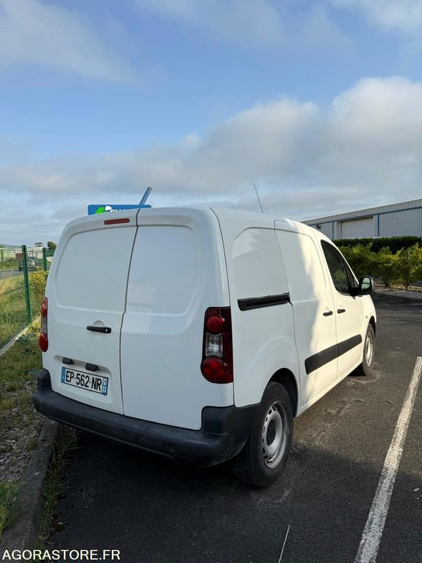 Utilitaire Peugeot Partner 28/07/2017 - 199 000 KMS - Véhicule utilitaire: photos 2 Utilitaire Peugeot Partner 28/07/2017 - 199 000 KMS - Véhicule utilitaire: photos 2