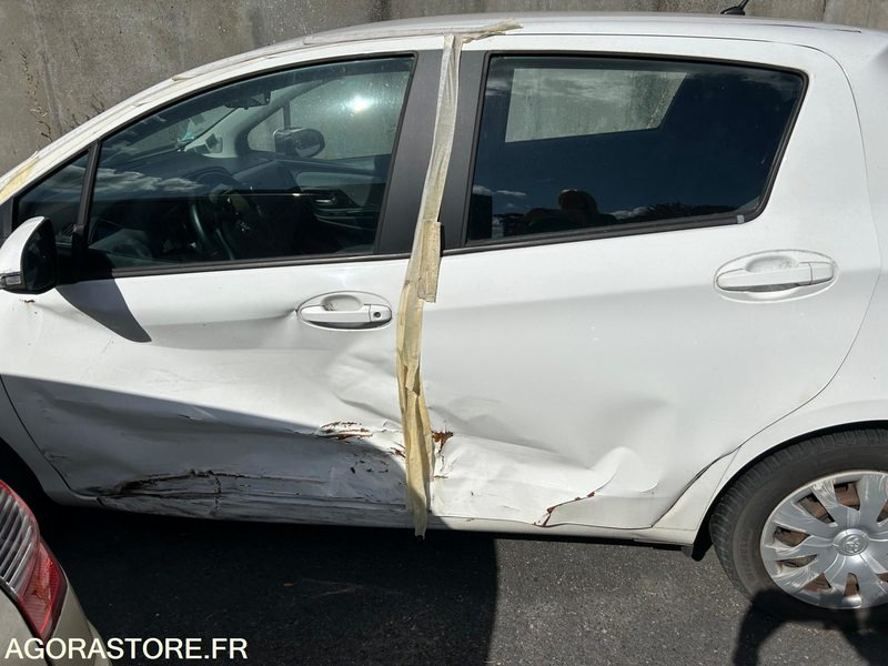 YARIS HYBRIDE AUTOMATIQUE / 2015 / 83416 KMS / NE ROULE PLUS - Voiture: photos 2 YARIS HYBRIDE AUTOMATIQUE / 2015 / 83416 KMS / NE ROULE PLUS - Voiture: photos 2