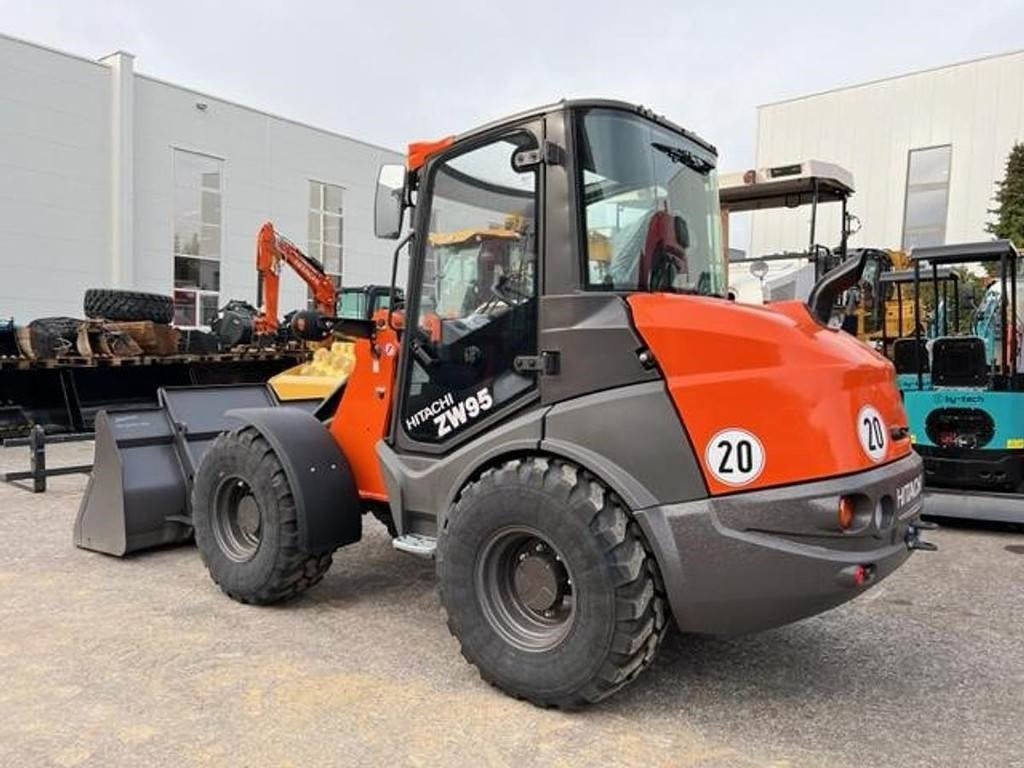 Hitachi ZW95-6C - Chargeuse sur pneus: photos 2 Hitachi ZW95-6C - Chargeuse sur pneus: photos 2