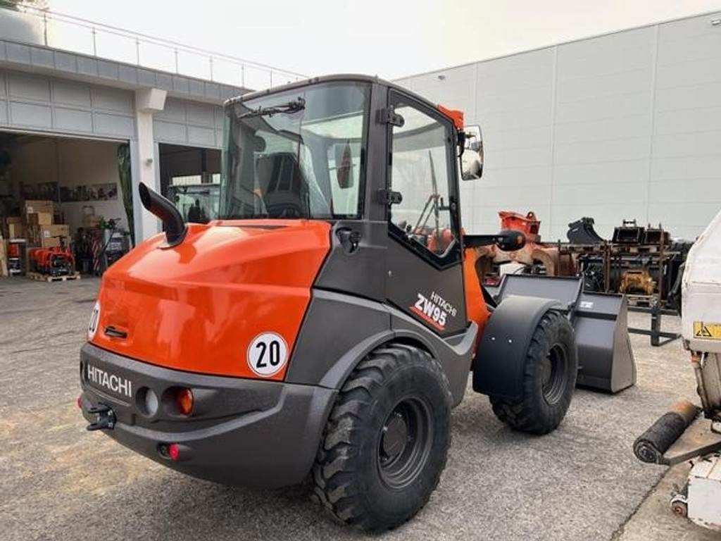 Hitachi ZW95-6C - Chargeuse sur pneus: photos 3 Hitachi ZW95-6C - Chargeuse sur pneus: photos 3