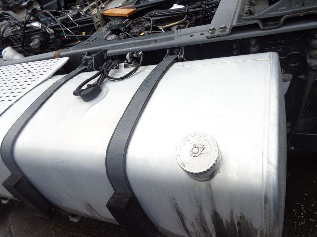 DAF with brackets - Réservoir de carburant pour Camion: photos 4 DAF with brackets - Réservoir de carburant pour Camion: photos 4