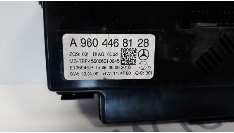 Mercedes-Benz AC Air conditioning control unit - Panel de instrumentos pour Camion: photos 3 Mercedes-Benz AC Air conditioning control unit - Panel de instrumentos pour Camion: photos 3