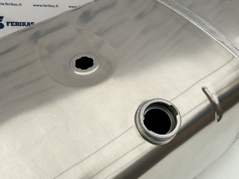 Mercedes-Benz Fuel tank 790L + 120L AdBlue - Réservoir de carburant pour Camion: photos 4 Mercedes-Benz Fuel tank 790L + 120L AdBlue - Réservoir de carburant pour Camion: photos 4