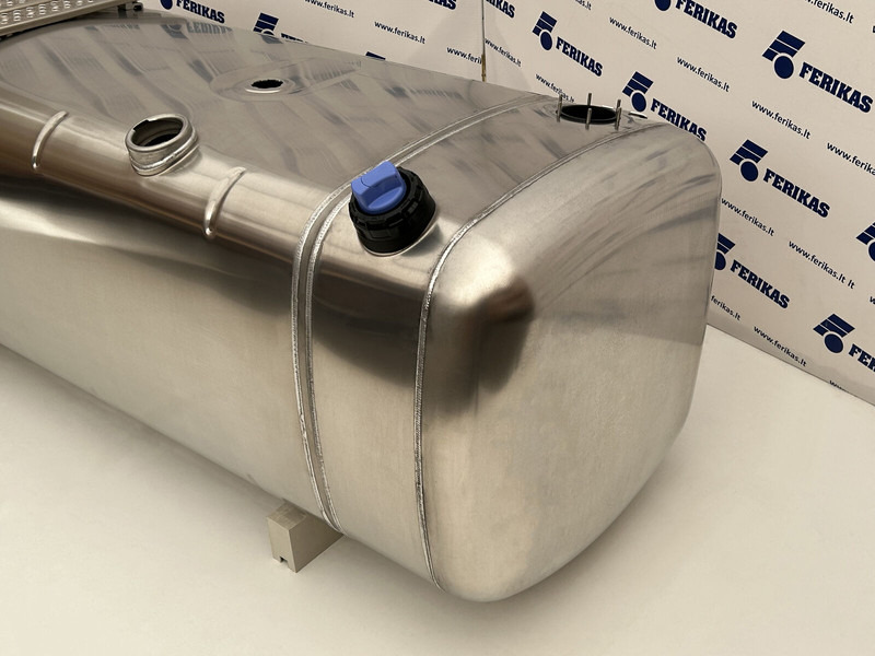 Mercedes-Benz Fuel tank 820L + 90L AdBlue - Réservoir de carburant pour Camion: photos 4 Mercedes-Benz Fuel tank 820L + 90L AdBlue - Réservoir de carburant pour Camion: photos 4