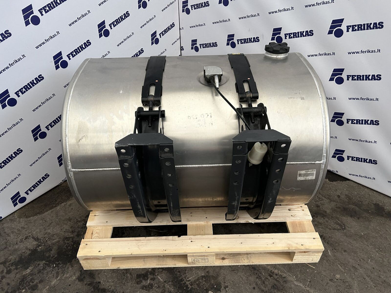 Renault 450L 710x690x1130 - Réservoir de carburant pour Camion: photos 4 Renault 450L 710x690x1130 - Réservoir de carburant pour Camion: photos 4