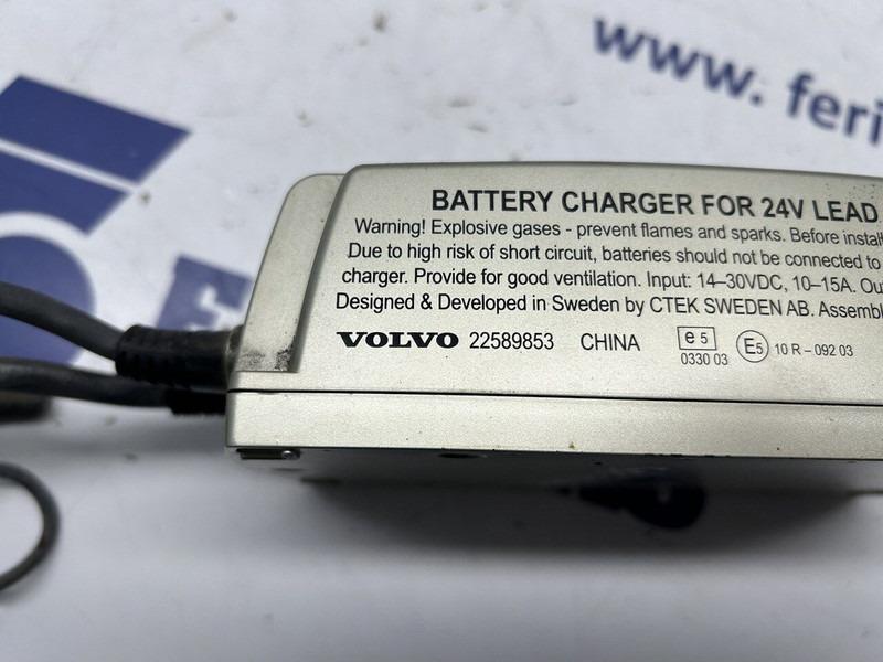 Volvo battery charger, converter - Système électrique pour Camion: photos 4 Volvo battery charger, converter - Système électrique pour Camion: photos 4