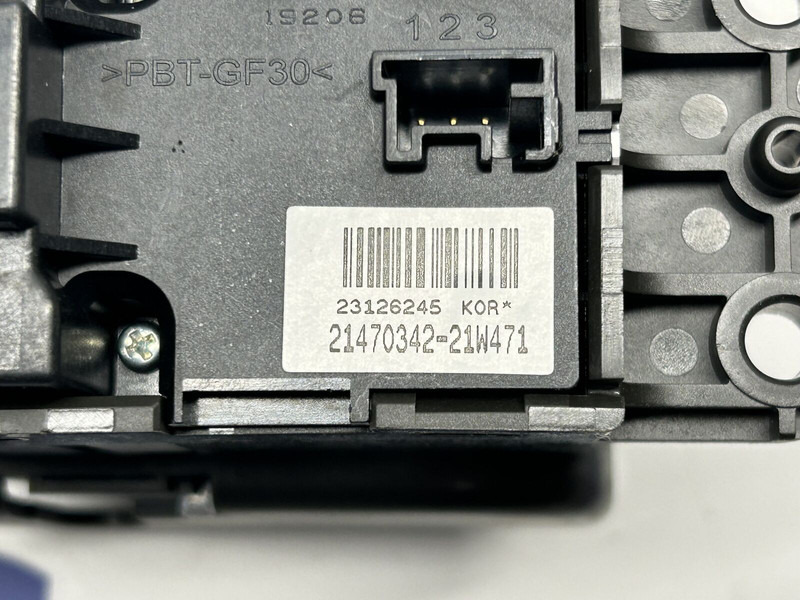 Volvo parking brake switch - Cabine et intérieur pour Camion: photos 3 Volvo parking brake switch - Cabine et intérieur pour Camion: photos 3