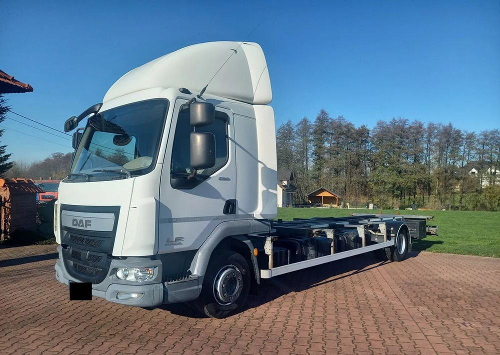 DAF 45 - Camion porte-conteneur/ Caisse mobile: photos 2 DAF 45 - Camion porte-conteneur/ Caisse mobile: photos 2