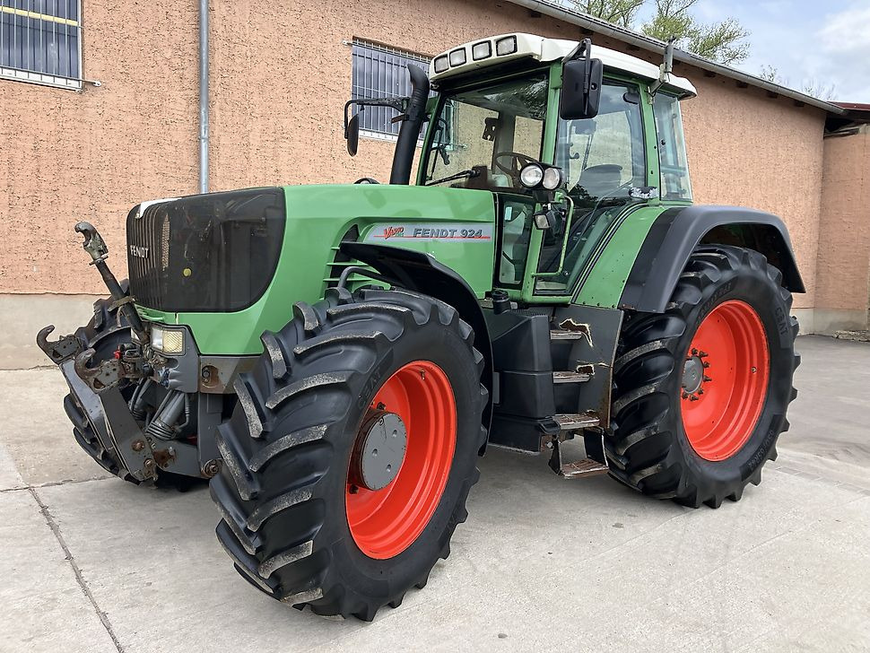 Türpisch Landmaschinen
Herr Christian Türpisch - - Tracteur agricole: photos 1 Türpisch Landmaschinen
Herr Christian Türpisch - - Tracteur agricole: photos 1