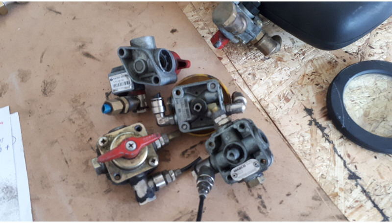 Wabco Volvo - Pièces de rechange: photos 4 Wabco Volvo - Pièces de rechange: photos 4