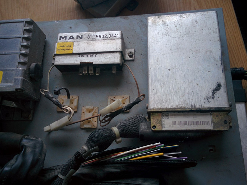 Bloc de gestion Scania MaxiMum Controol / Truck-Cruise ELSON: photos 8 Bloc de gestion Scania MaxiMum Controol / Truck-Cruise ELSON: photos 8