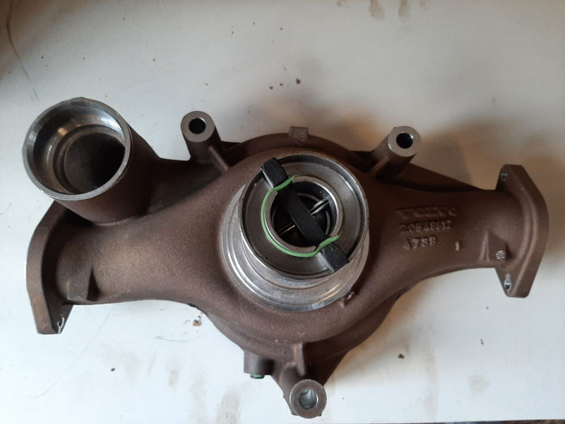 Volvo 20548812 - Pompe à liquide de refroidissement: photos 1 Volvo 20548812 - Pompe à liquide de refroidissement: photos 1