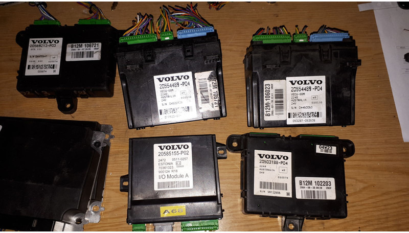 Volvo 20744283-01 .20514900-03. 20585155-P02/20554489-P04/.2050318 - Bloc de gestion: photos 2 Volvo 20744283-01 .20514900-03. 20585155-P02/20554489-P04/.2050318 - Bloc de gestion: photos 2