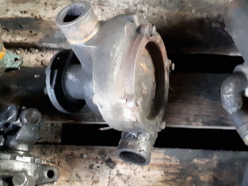 Volvo 4572010401. A4962010231 - Pompe à liquide de refroidissement: photos 2 Volvo 4572010401. A4962010231 - Pompe à liquide de refroidissement: photos 2