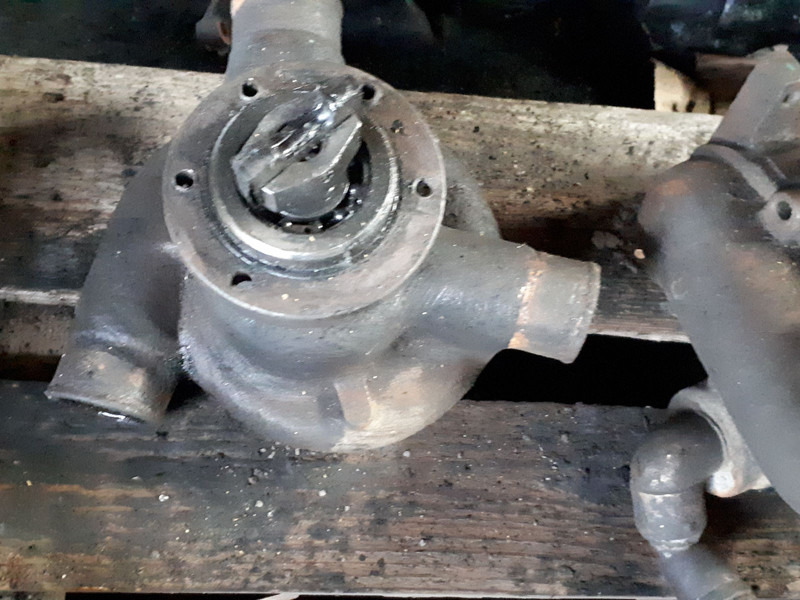 Volvo 4572010401. A4962010231 - Pompe à liquide de refroidissement: photos 4 Volvo 4572010401. A4962010231 - Pompe à liquide de refroidissement: photos 4