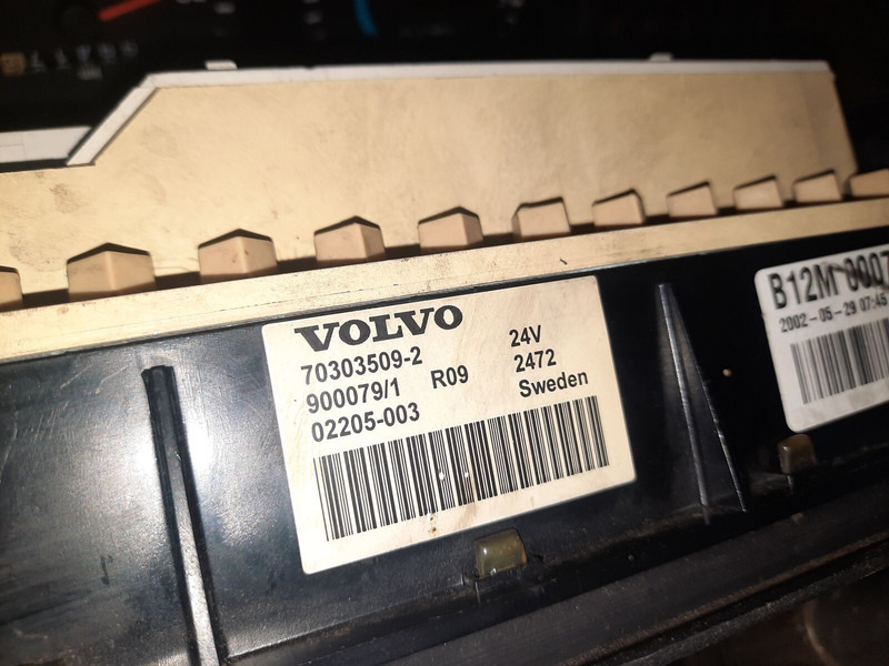 Volvo 70361832-1 . 70361831. 70329201-2 .22205475-P03. 70392912-P01/ - Panel de instrumentos: photos 2 Volvo 70361832-1 . 70361831. 70329201-2 .22205475-P03. 70392912-P01/ - Panel de instrumentos: photos 2