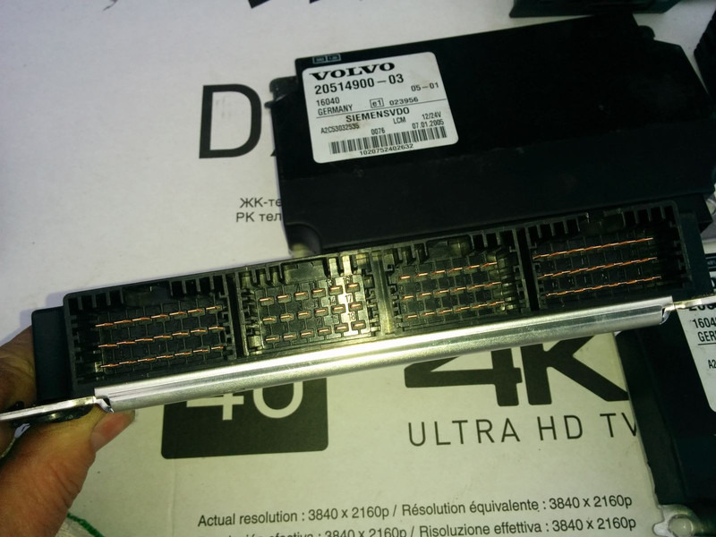 Volvo Siemts VDO 20514900-03 20569213-P03. 20744283-01. 20865208-02. - Bloc de gestion: photos 5 Volvo Siemts VDO 20514900-03 20569213-P03. 20744283-01. 20865208-02. - Bloc de gestion: photos 5