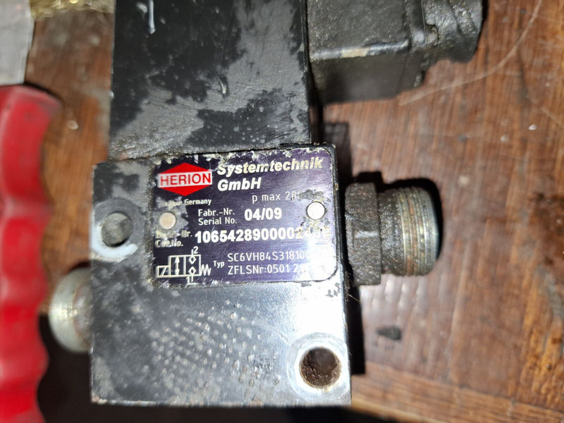 Volvo ZFLS / Herion - Vérin hydraulique: photos 1 Volvo ZFLS / Herion - Vérin hydraulique: photos 1