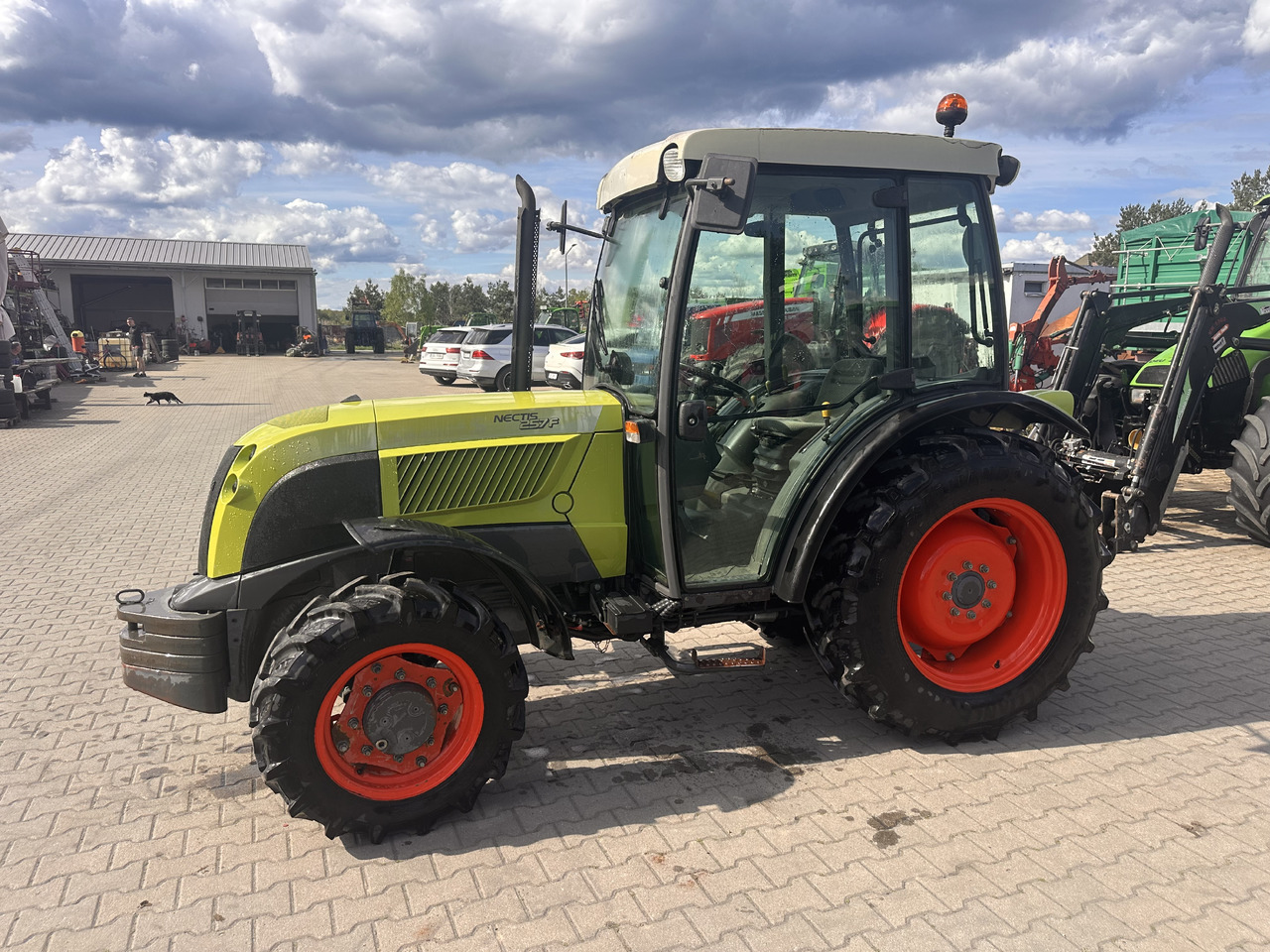 CLAAS NECTIS 257F - Tracteur agricole: photos 1 CLAAS NECTIS 257F - Tracteur agricole: photos 1