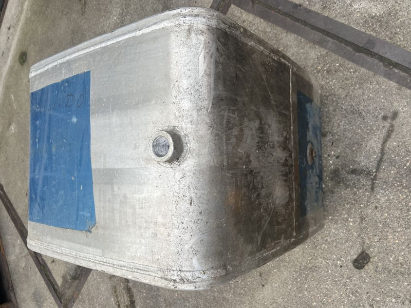 Diversen Hydrauliek tank l 70 b 45 h 62 - Hydraulique pour Camion: photos 1 Diversen Hydrauliek tank l 70 b 45 h 62 - Hydraulique pour Camion: photos 1