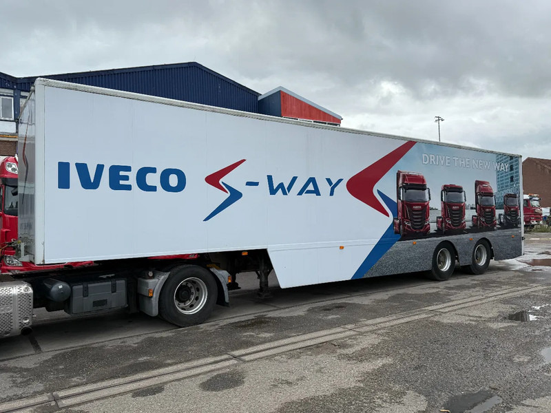 Fruehauf 2 AXLE + ZEPRO LOADLIFT (BUT DEFECT) - Semi-remorque fourgon: photos 1 Fruehauf 2 AXLE + ZEPRO LOADLIFT (BUT DEFECT) - Semi-remorque fourgon: photos 1