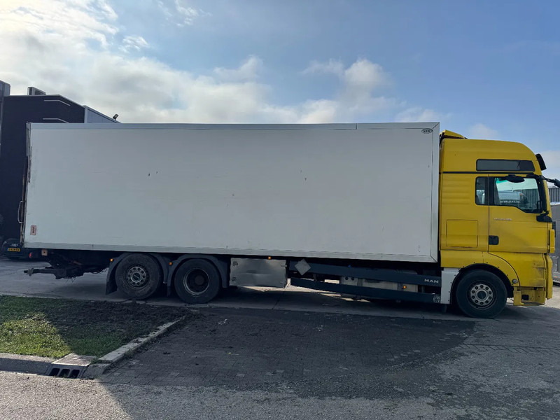 MAN TGX 26.360 6X2 - EURO 5 + ZEPRO LIFT + LIFT/STEERING AXLE - Camion fourgon: photos 4 MAN TGX 26.360 6X2 - EURO 5 + ZEPRO LIFT + LIFT/STEERING AXLE - Camion fourgon: photos 4
