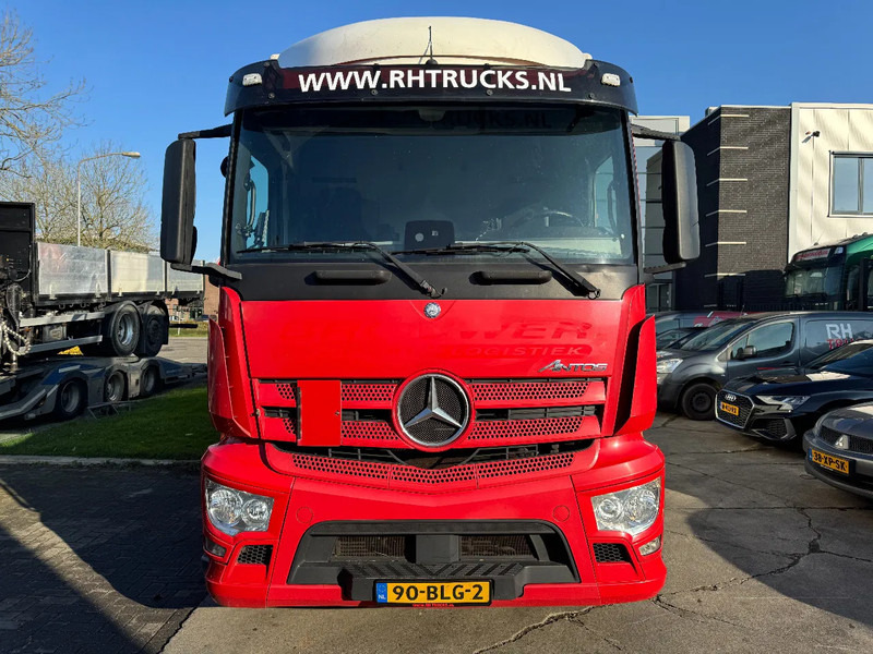 Mercedes-Benz Antos 1924 - 4X2 - EURO 6 + DHOLLANDIA LIFT + ONLY 490.406 KM - Camion fourgon: photos 2 Mercedes-Benz Antos 1924 - 4X2 - EURO 6 + DHOLLANDIA LIFT + ONLY 490.406 KM - Camion fourgon: photos 2