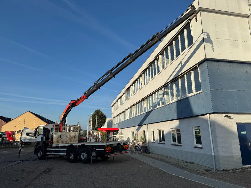 Renault C460 6X2 EURO 6 PALFINGER PK33002 + REMOTE CONTROL ENIGINE RUNNING - Camion plateau, Camion grue: photos 4 Renault C460 6X2 EURO 6 PALFINGER PK33002 + REMOTE CONTROL ENIGINE RUNNING - Camion plateau, Camion grue: photos 4