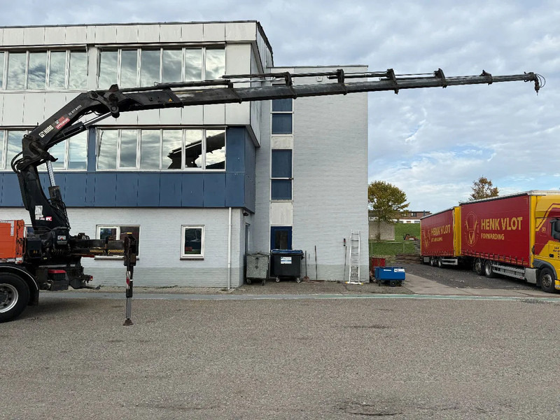 Renault Premium 430 8X4 EEV + HIAB 477 E-7 HIPRO + REMOTE - Camion grue: photos 4 Renault Premium 430 8X4 EEV + HIAB 477 E-7 HIPRO + REMOTE - Camion grue: photos 4