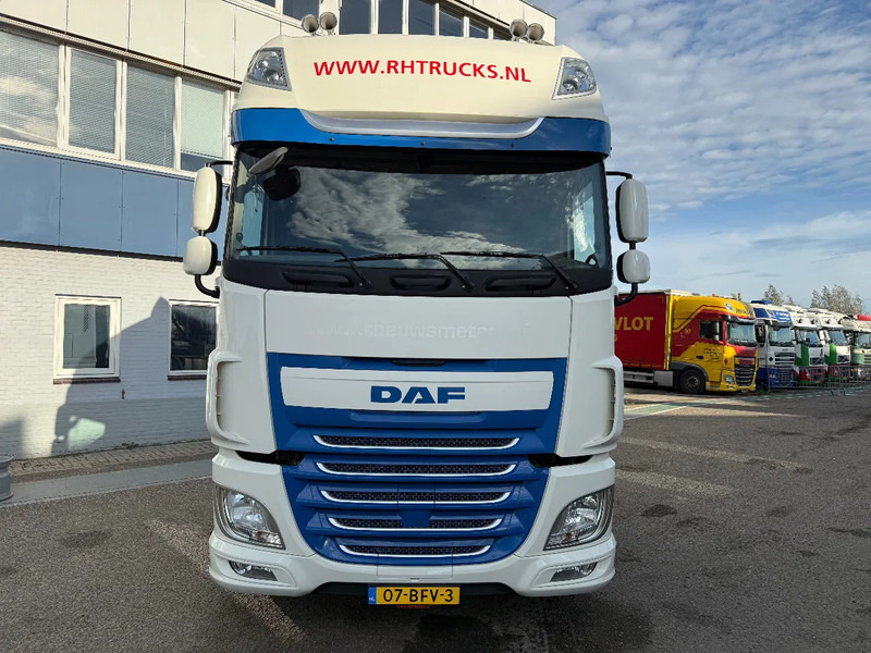DAF XF 440 4X2 EURO 6 MEGA - ONLY 522.576 KM! - Tracteur routier: photos 2 DAF XF 440 4X2 EURO 6 MEGA - ONLY 522.576 KM! - Tracteur routier: photos 2