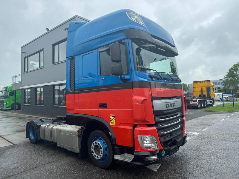 DAF XF 440 4X2 LOW DECK EURO 6 - Tracteur routier: photos 3 DAF XF 440 4X2 LOW DECK EURO 6 - Tracteur routier: photos 3