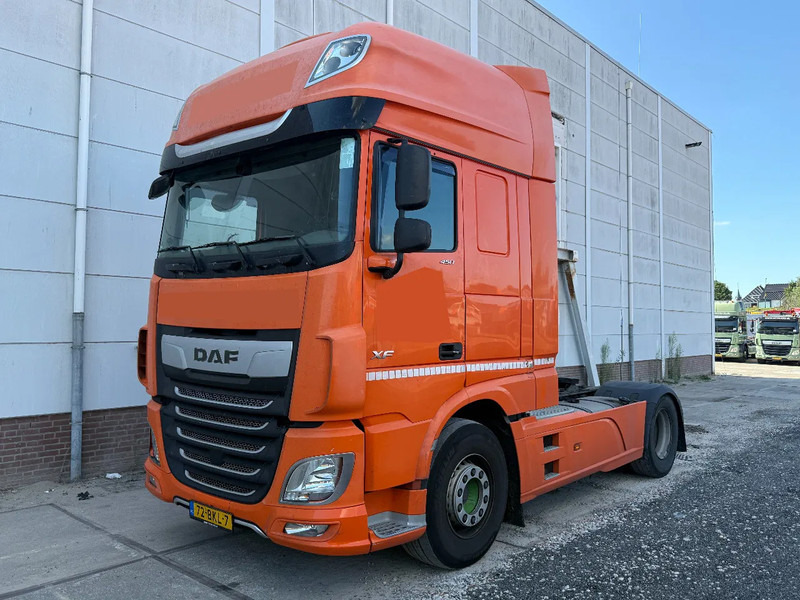 DAF XF 450 4X2 EURO 6 SKIRTS STANDKLIMA - Tracteur routier: photos 1 DAF XF 450 4X2 EURO 6 SKIRTS STANDKLIMA - Tracteur routier: photos 1