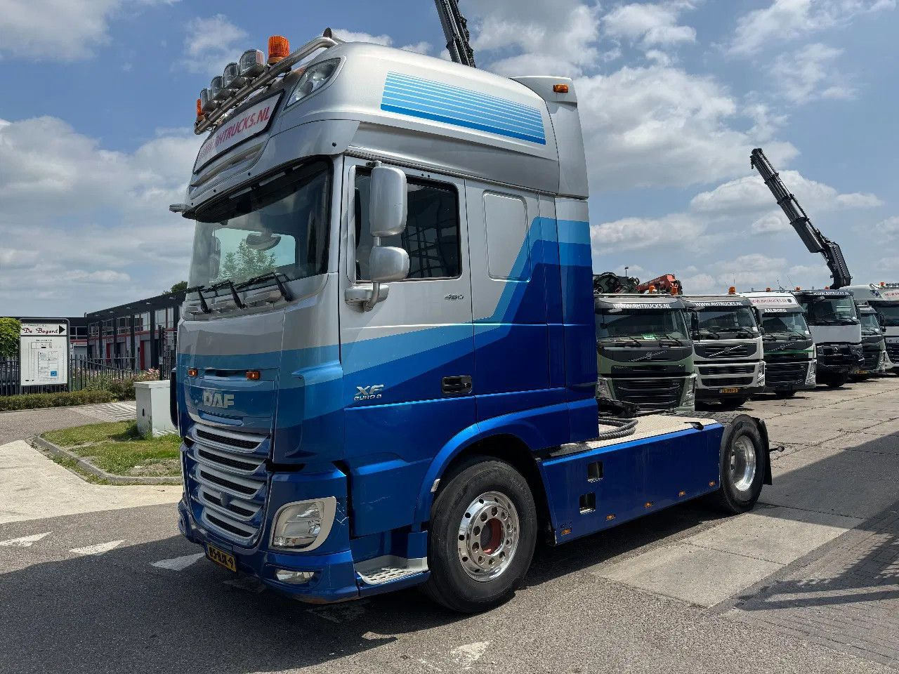DAF XF 460 4X2 EURO 6 SKIRTS HYDRAULIC - Tracteur routier: photos 2 DAF XF 460 4X2 EURO 6 SKIRTS HYDRAULIC - Tracteur routier: photos 2