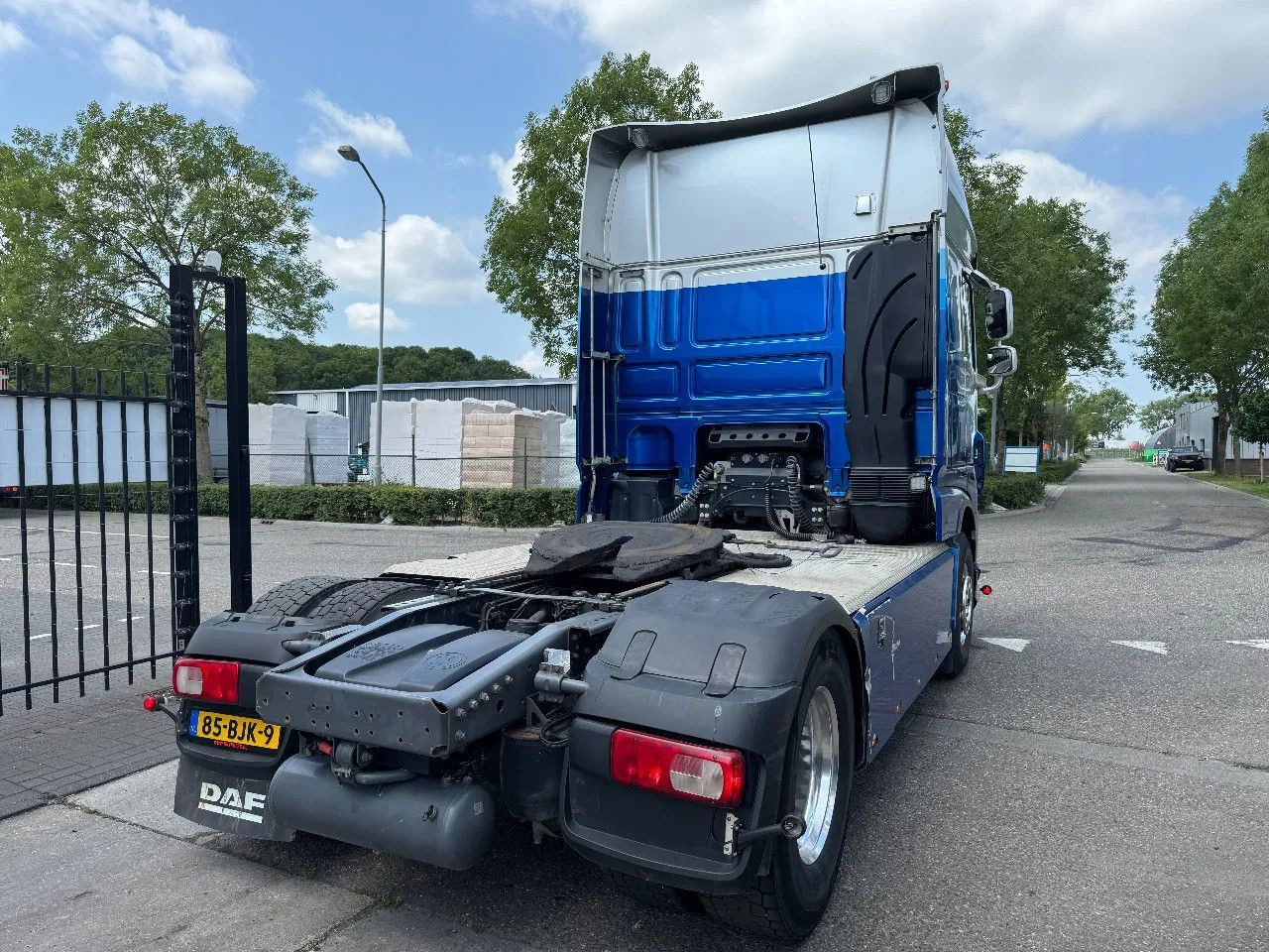 DAF XF 460 4X2 EURO 6 SKIRTS HYDRAULIC - Tracteur routier: photos 5 DAF XF 460 4X2 EURO 6 SKIRTS HYDRAULIC - Tracteur routier: photos 5