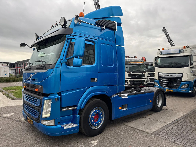 Volvo FM 370 4X2 SPOILERS EURO 6 SKIRTS HOLLAND TRUCK - Tracteur routier: photos 1 Volvo FM 370 4X2 SPOILERS EURO 6 SKIRTS HOLLAND TRUCK - Tracteur routier: photos 1