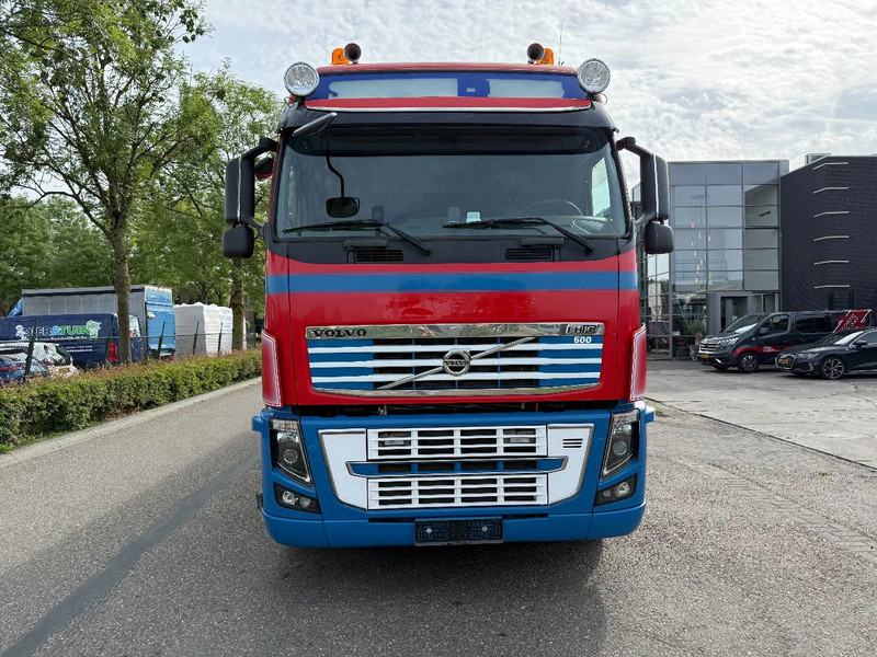 Volvo FH 16.600 600 - 6X2 - EURO 5 + HMF 2420 K5 + REMOTE - Camion grue: photos 2 Volvo FH 16.600 600 - 6X2 - EURO 5 + HMF 2420 K5 + REMOTE - Camion grue: photos 2